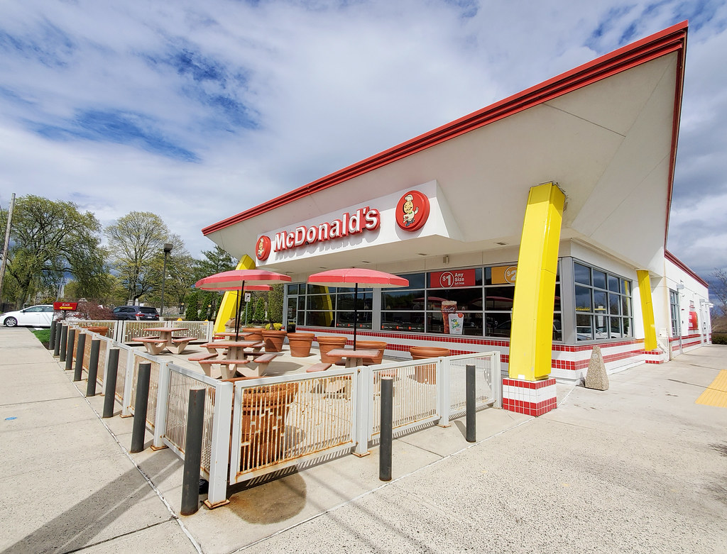 McDonald's at 2194 Northampton St.; Holyoke, MA In 2006, M… Flickr