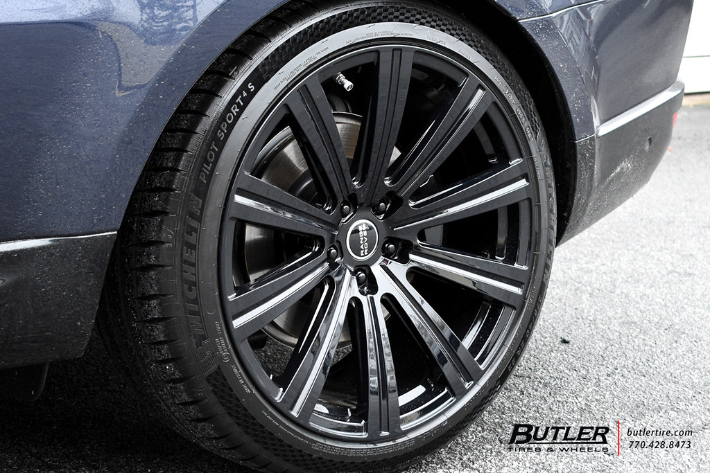 Range Rover Sport with 22in Avant Garde Vanquish Wheels and Michelin Pilot Sport 4S Tires a