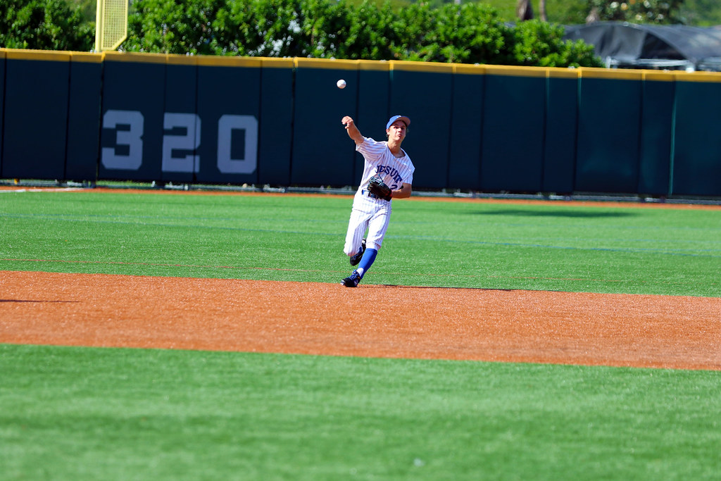 Jesuit Varsity Baseball vs Holy Cross (Game 2)(Round 1 of … Flickr