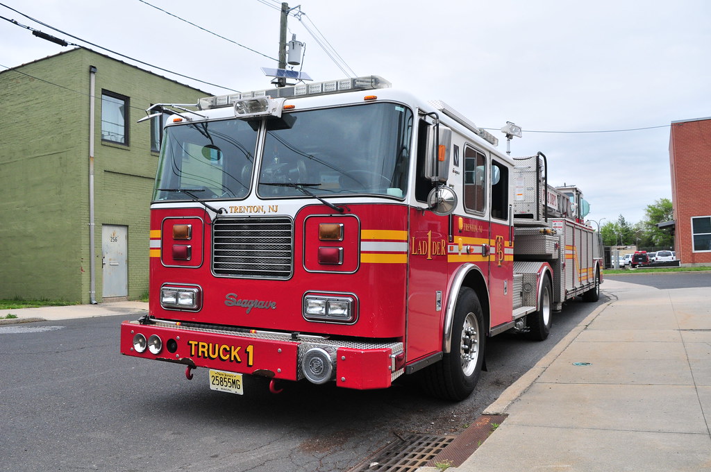 Trenton Fire Department Ladder 1 2005 Seagrave TDA ExHami… Flickr
