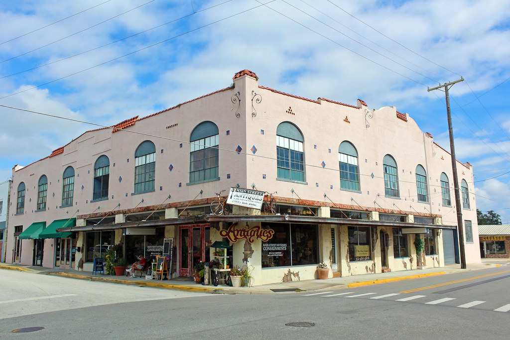 Main Street Antiques, Leesburg Despite its name, the store… Flickr