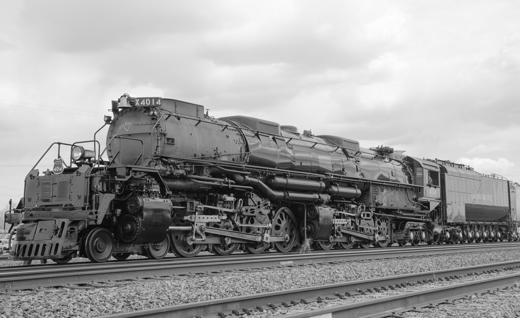UP 4014 / Wamsutter, WY At rest during a brief station sto… Flickr