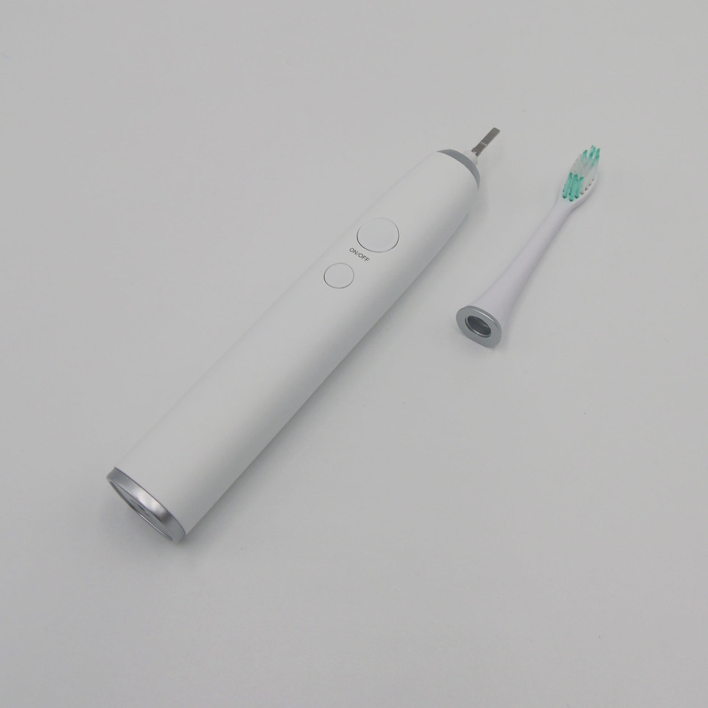 Dazzlepro Elements Sonic Toothbrush Hands on images of the… Flickr