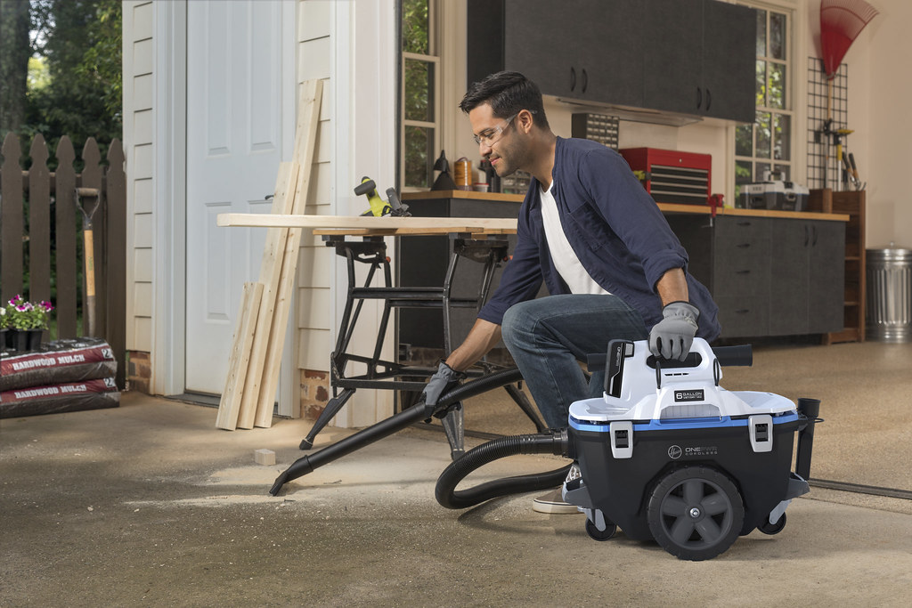 BH57120_1PWR_6Gallon_SawDust HOOVER® ONEPWR™ Cordless Syst… Flickr