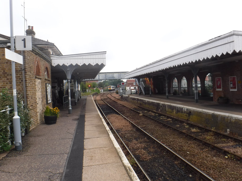 Woodbridge Station looking towards Melton. Desiro Dan Flickr