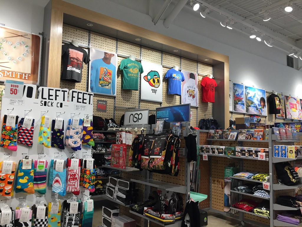 FYE interior FYE 481 701 Lynnhaven Parkway, Lynnhaven Mal… Flickr