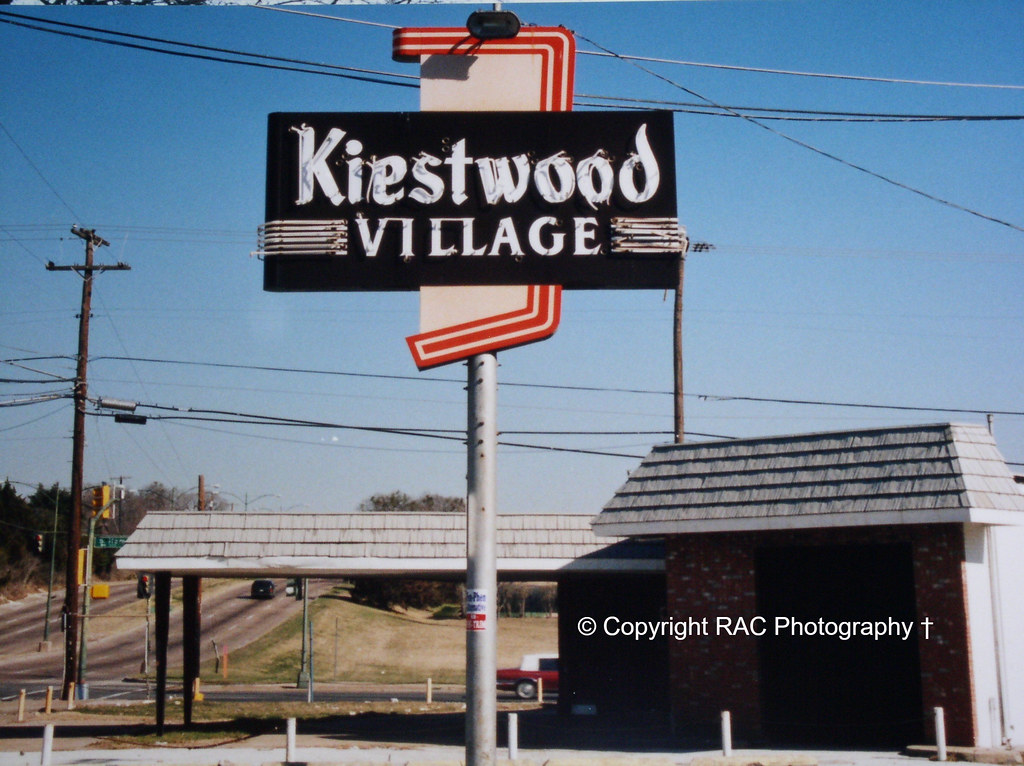 Kiestwood Village Shopping Strip Sign ENCO/HUMBLE/EXXON … Flickr