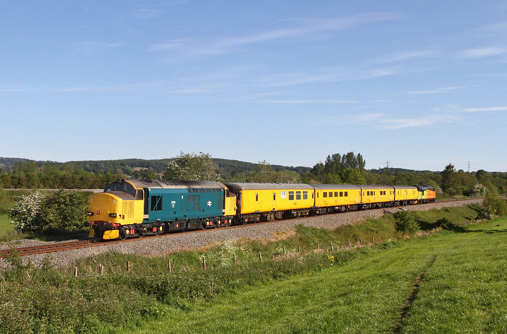 37610/37521 Feltham Lane Frome. Class 37's 37610 and 37521… Flickr