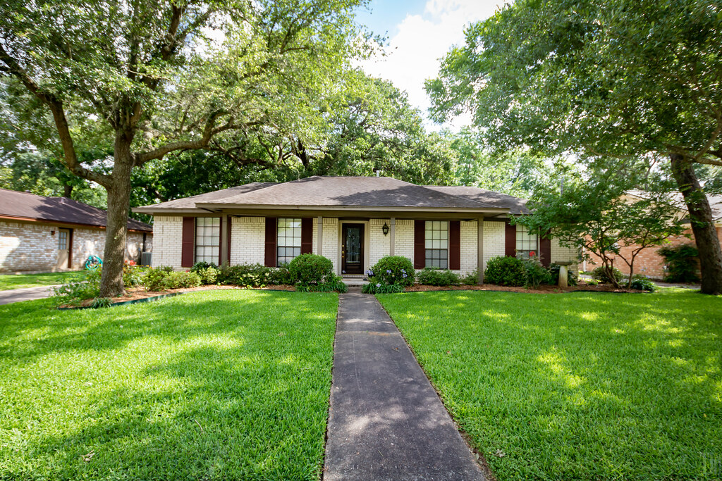 A Quaint Lake Jackson Home 3 years later 20190525IMG_73… Flickr