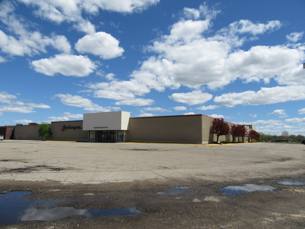 Viking Plaza Mall Alexandria, MN Overview shot of the mall… Flickr