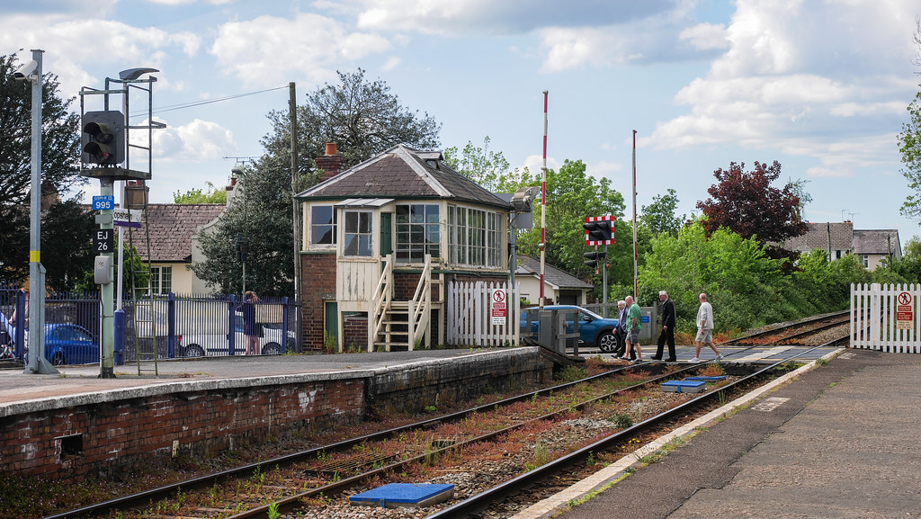 Topsham A view of Topsham Level Crossing. The former signa… Flickr