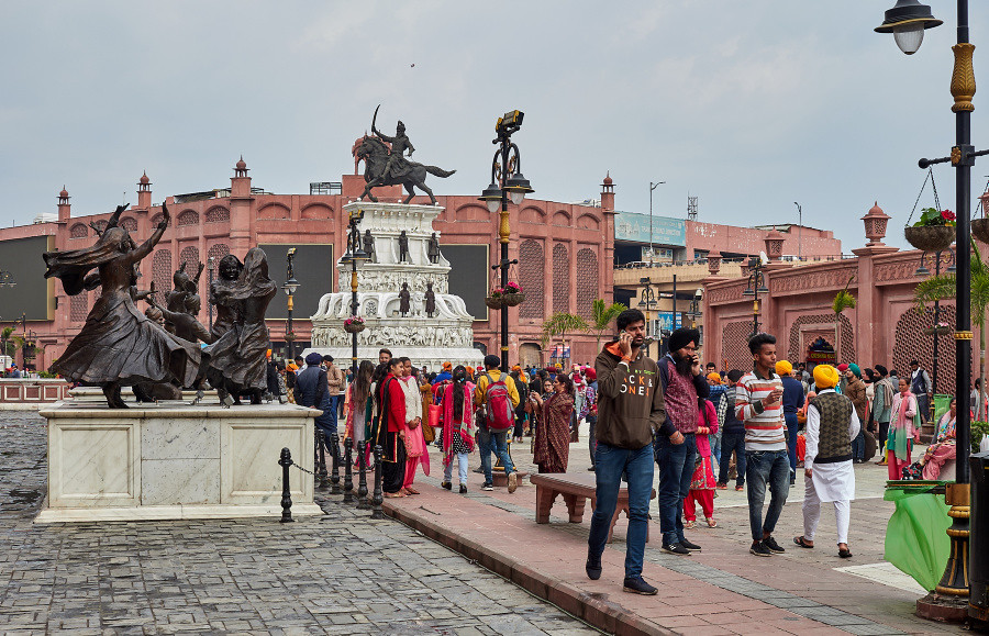 Amritsar at the Old City 's Golden Temple road Thomas Flickr
