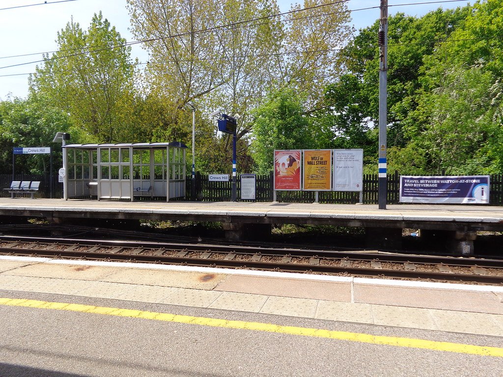 Crews Hill MartynL1804 Flickr