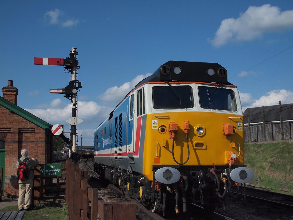 50017 Loughborough Central Royal Oak running round at Lo… Flickr
