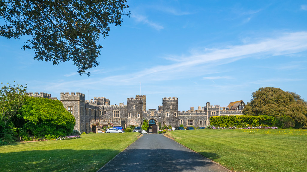 Kingsgate Castle Kingsgate Castle is situated on the cliff… Flickr