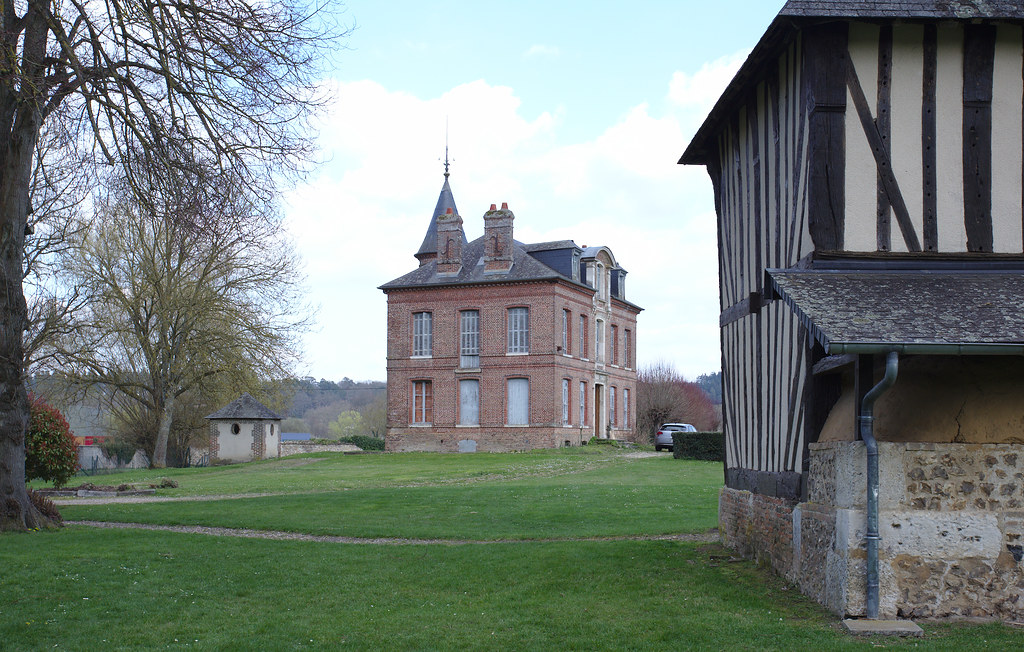 Prieuré de SaintPhilbertsurRisle The church of SaintPh… Flickr