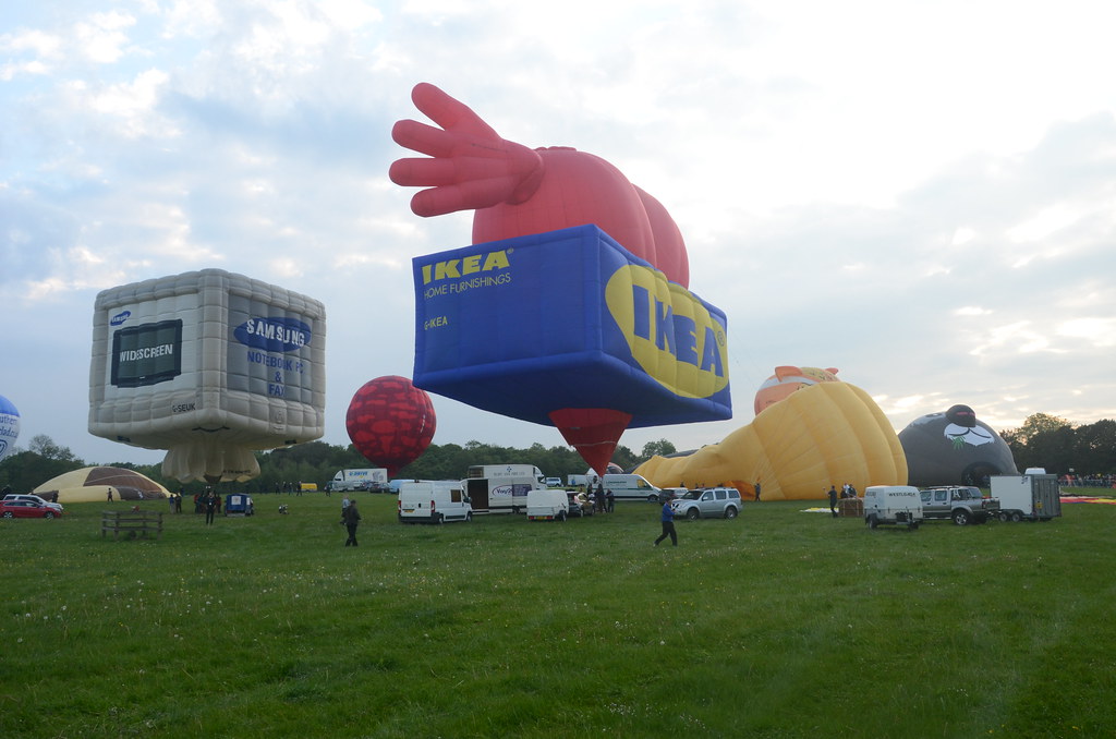 Arbury Hall, hot air balloons GIKEA and GSEUK making a r… Flickr