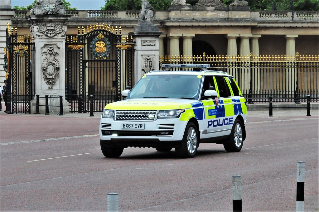 London Met Police Special Escort Group Range Rover BX67 EV… Flickr