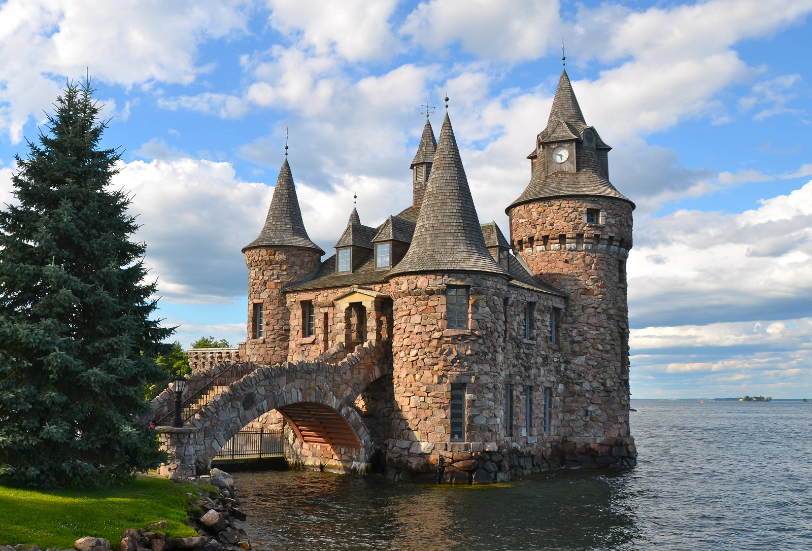 10 Fairy Tale Castles in Canada You Can Visit Travel Bliss Now