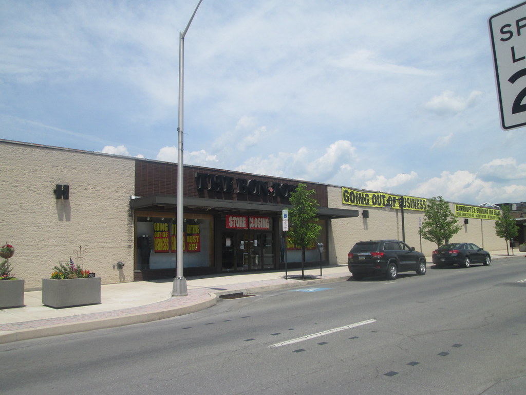 (Liquidation) Lewistown, PA BonTon Flickr