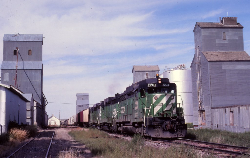 BN Sunburst, MT On their way to Shelby from BN's connectio… Flickr