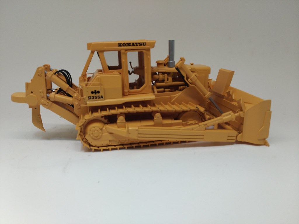 My small collection in models 1:50 - Komatsu D355A RRmodels
