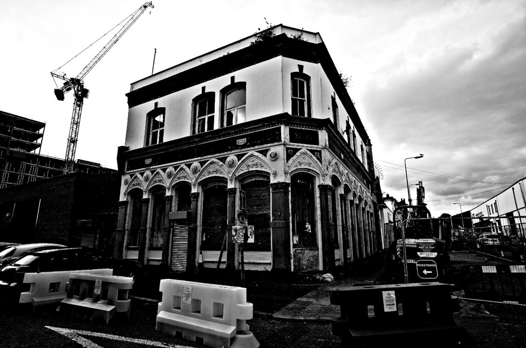 Old Pub, Stanhope Street, Liverpool, corralled for develop… Flickr