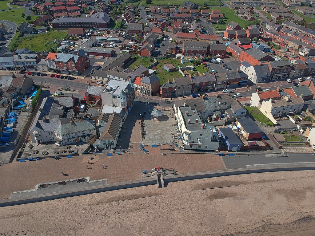 Newbigginbythesea 3 with promenade and seawall Flickr