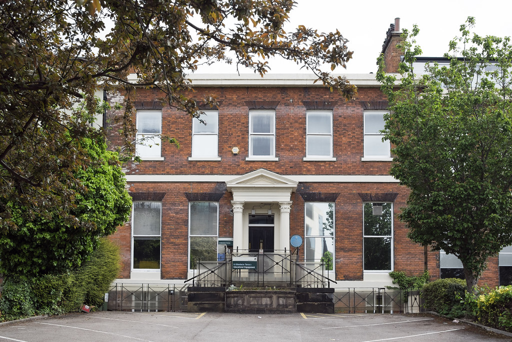 18 Blenheim Terrace, Leeds House, now offices, gate piers … Flickr