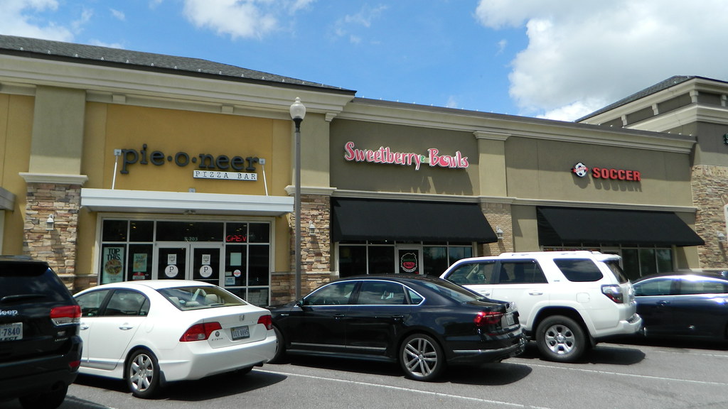 Landstown Commons stores a photo on Flickriver