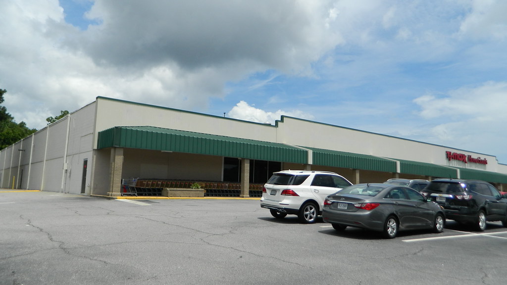 T.J. Maxx HomeGoods T.J. Maxx HomeGoods (57,288 square fee… Flickr