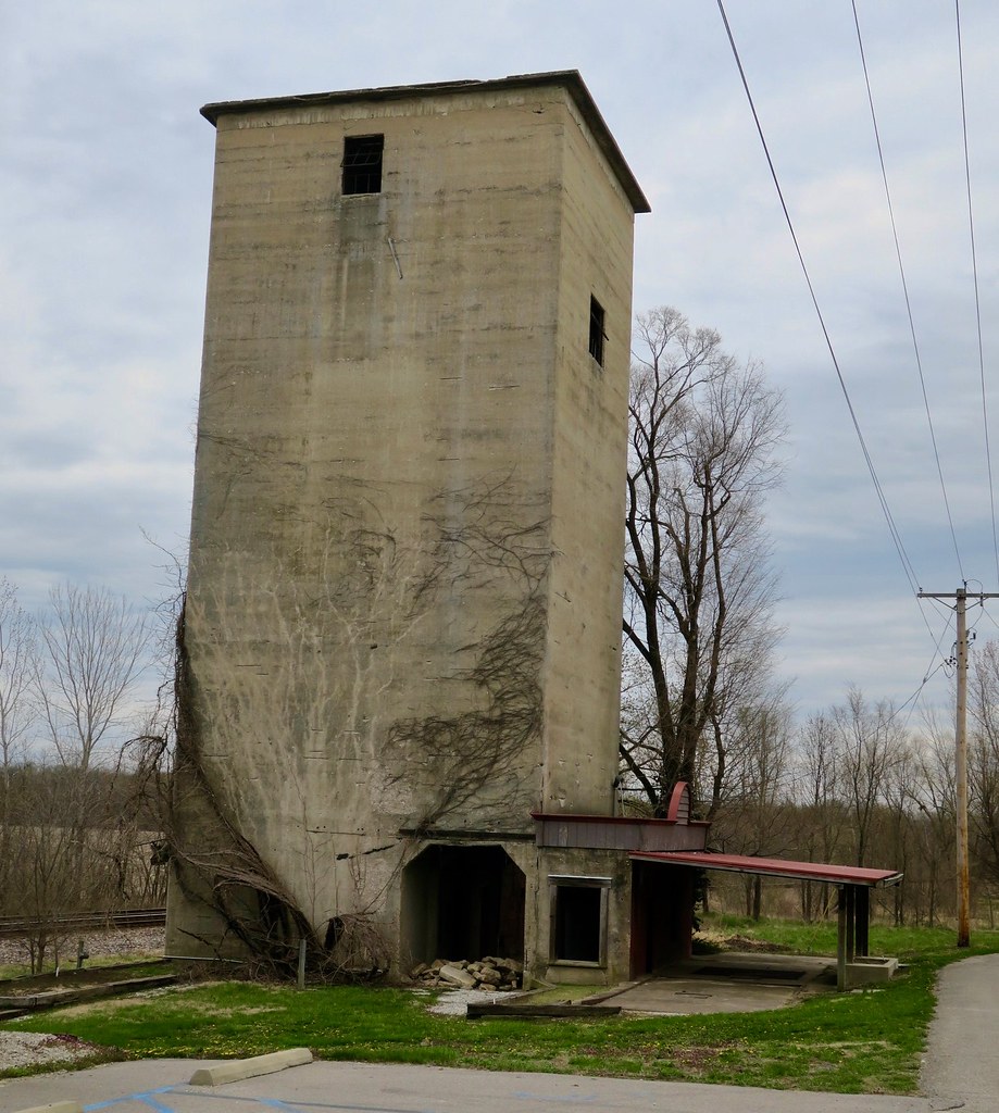 Grain Elevator, Blackwater, MO An old, abandoned grain ele… Flickr