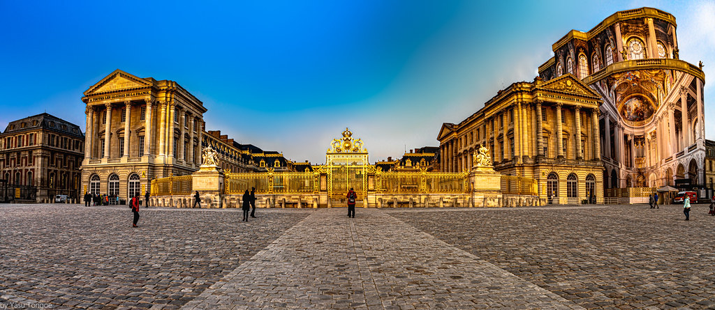 Front view of the Palace of Versailles from Courtyard of H… Flickr