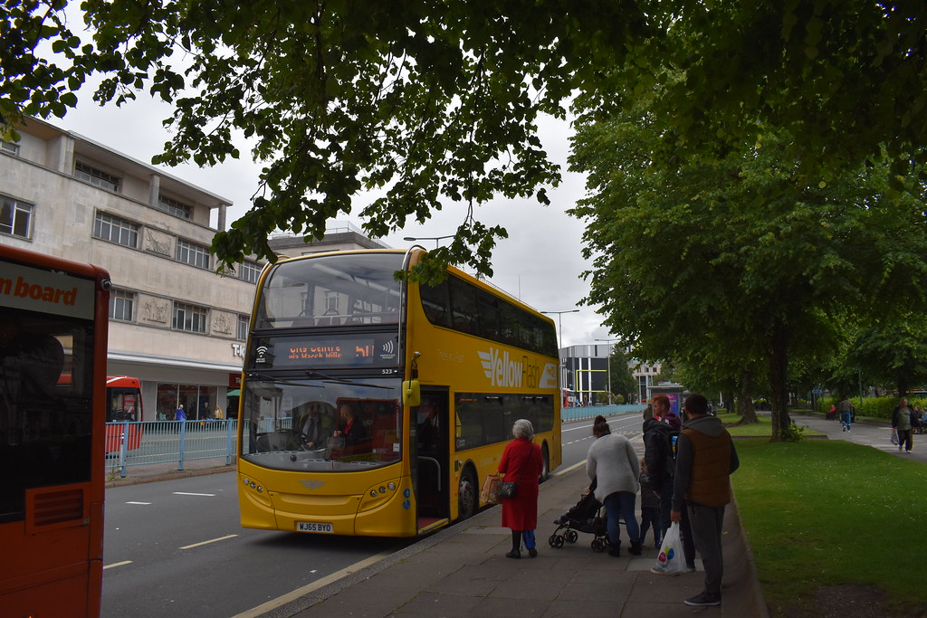 Plymouth City Bus 523 523 WJ65 BYO is seen at Plymouth Roy… Flickr