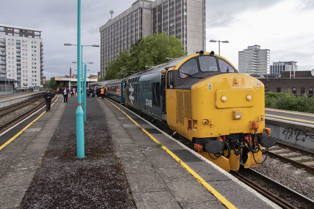 37418 at Cardiff Queen St. 37418 stands at Cardiff Queen S… Flickr