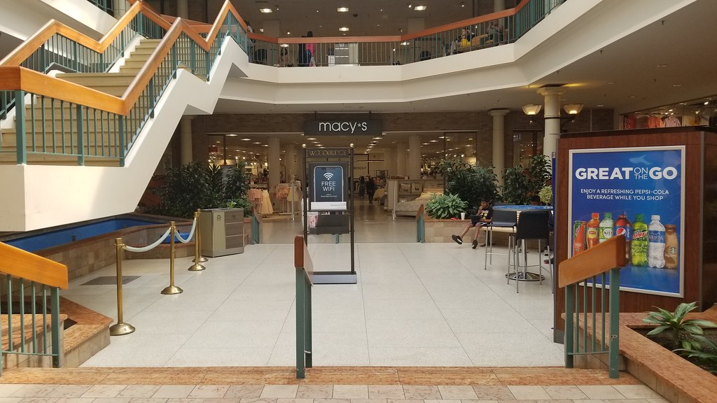 Stern's/Macy's Woodbridge Center Woodbridge, NJ May 2019… Flickr