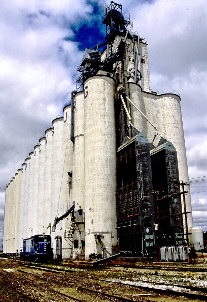 Tiny engine/dwarfed by grain elevators. In Gothenburg,NB..… Flickr
