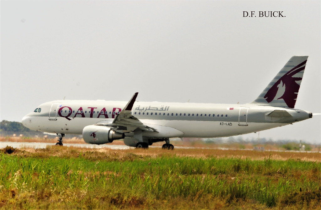 A7LAD AIRBUS A320200 QATAR AIRWAYS. LARNACA AIRPORT APPR… Flickr