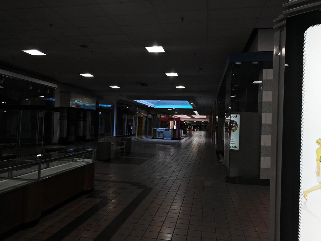 Swansea Mall (Swansea, Massachusetts) JJBers Flickr