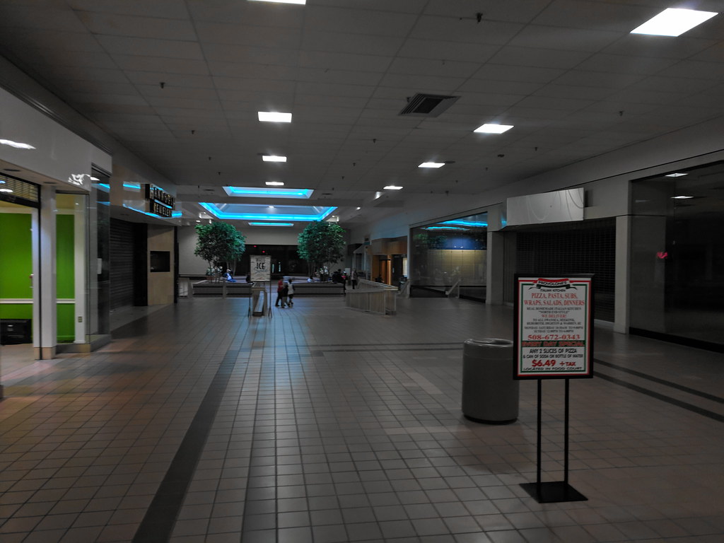 Swansea Mall (Swansea, Massachusetts) JJBers Flickr