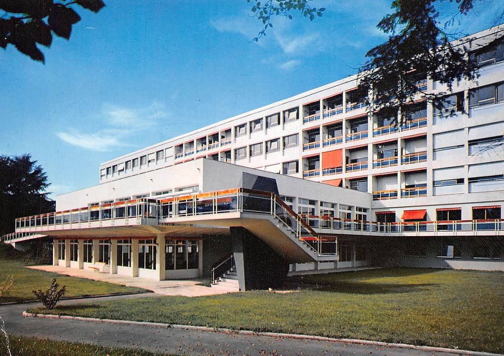 69 Saint Genis Laval Hopital Henry Gabrielle www.twitter… Flickr