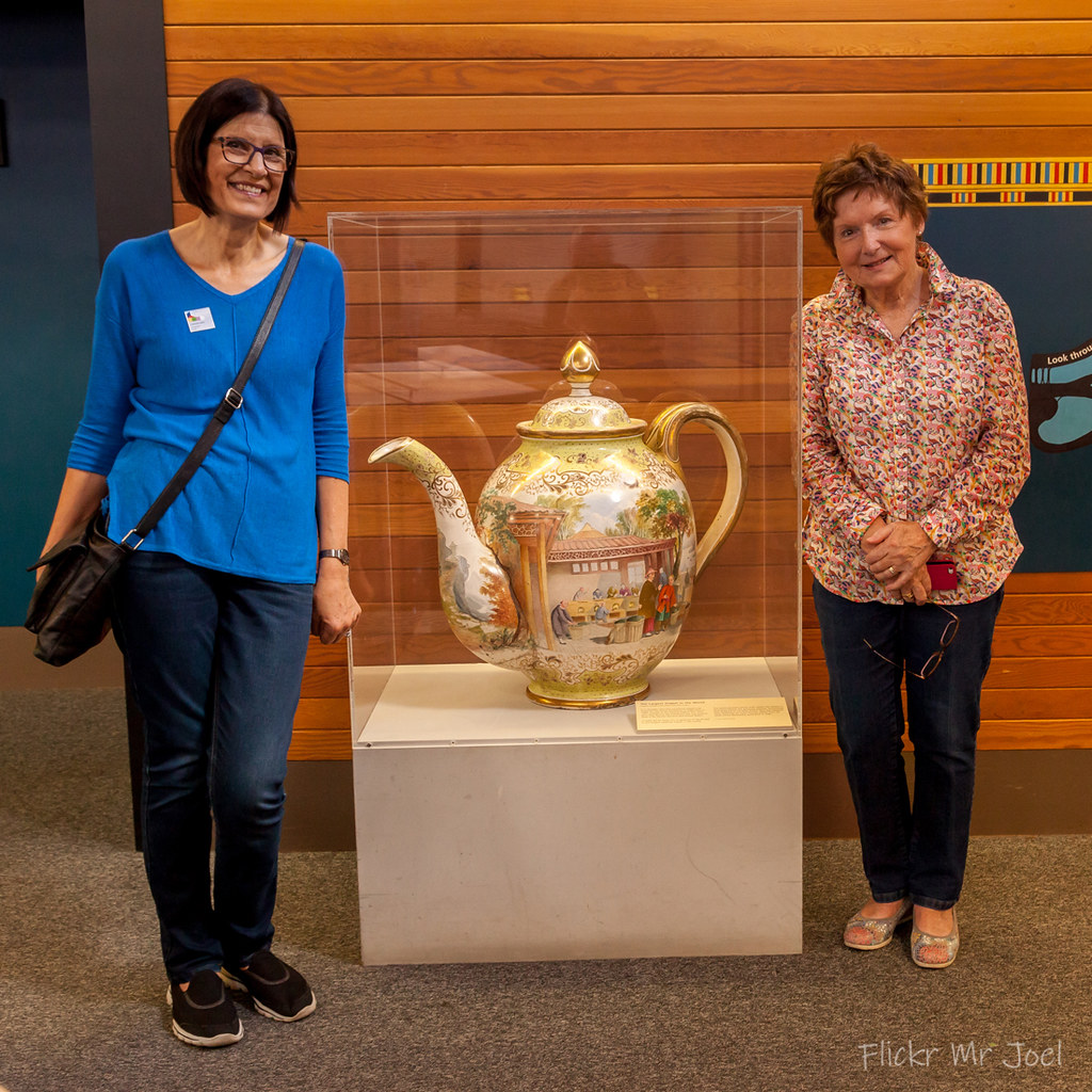 A huge teapot Said to be the world's biggest teapot, on sh… Flickr