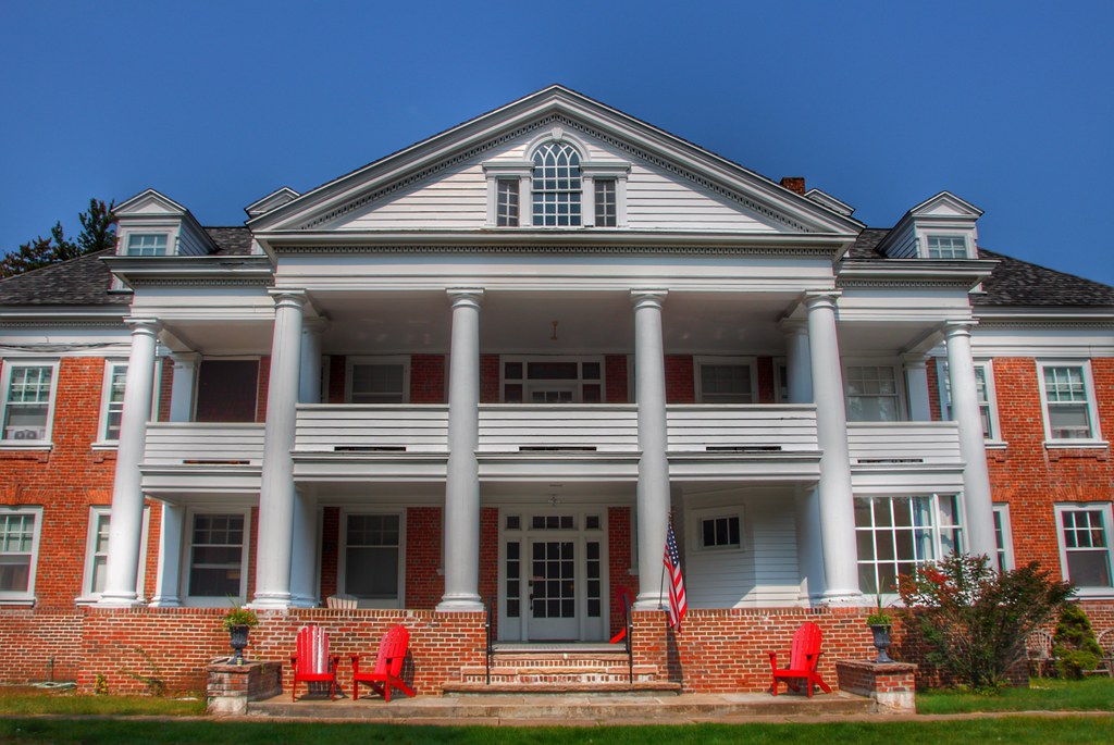 Saranac Lake New York Prescott House Historic AirBnB a photo