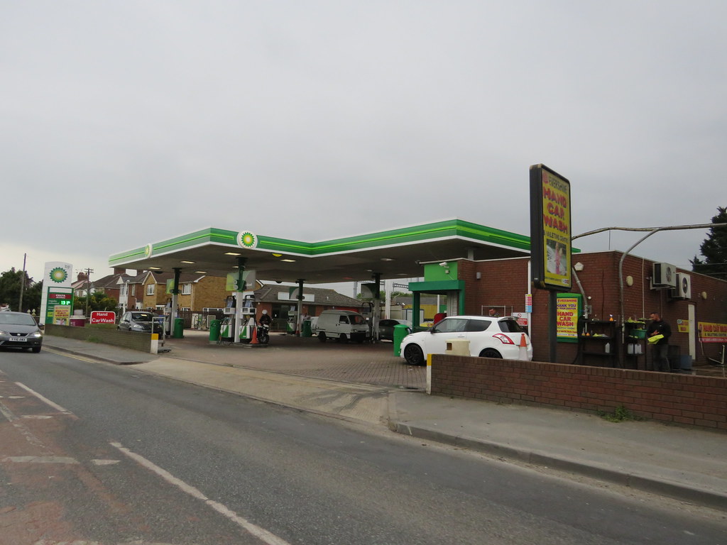 BP Bridge End Road, Swindon, Wiltshire BP branded for at… Flickr