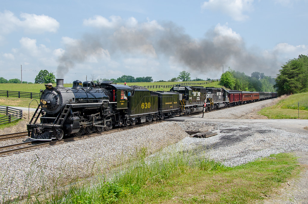 Southbound at Winfield, TN Heading for Oneida, TN, SOU 630… Flickr