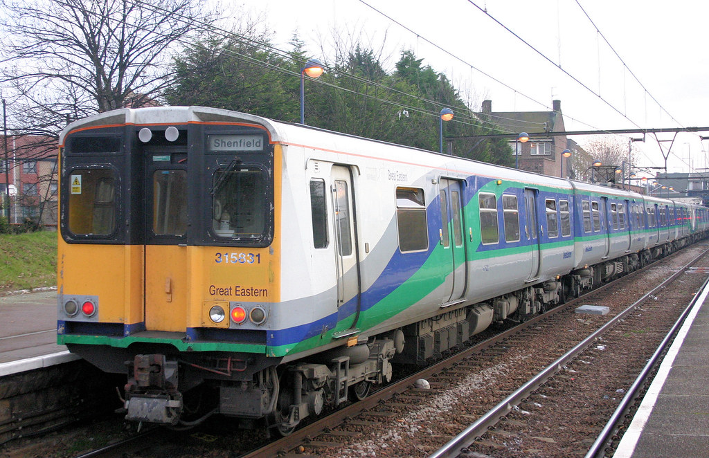 101565 315831 Seven Kings Station 04.12.2004 James Cannell Flickr