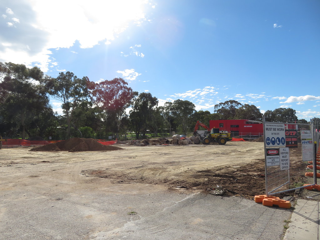 Former Plaza Holden yard being demolished After almost 40 … Flickr