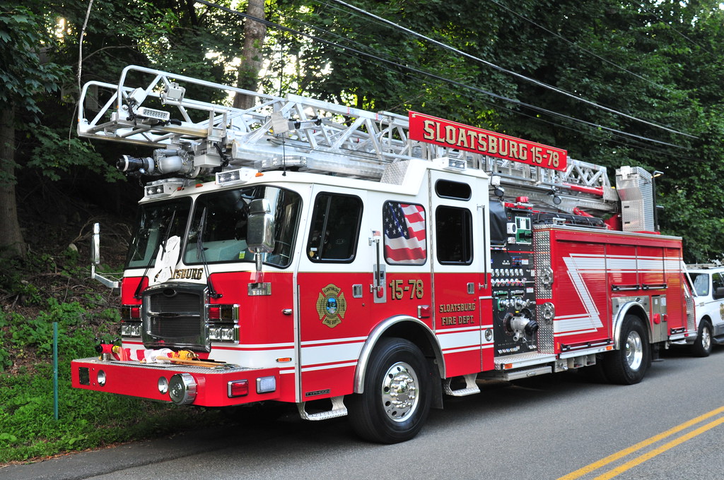 Sloatsburg Fire Department Ladder 1578 2016 EOne Typhoon