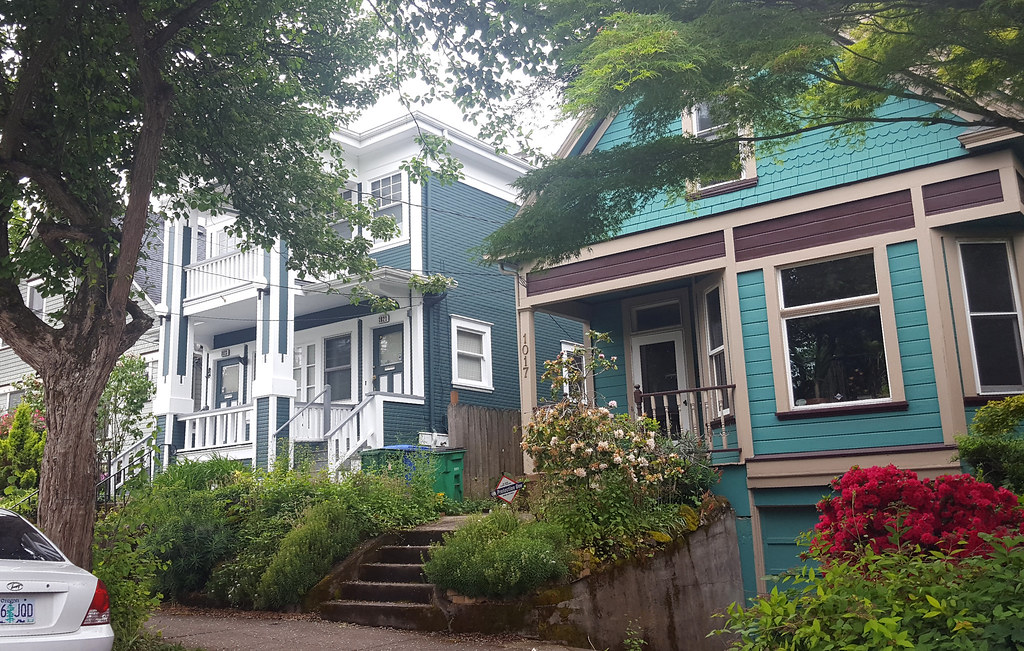Portland, Oregon, Duplex Missing middle homes, like ADUs, … Flickr