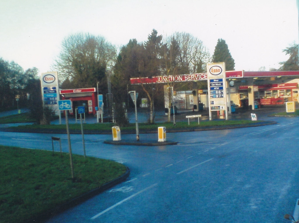 Esso Western Avenue London Road Junction, Daventry, Nort… Flickr